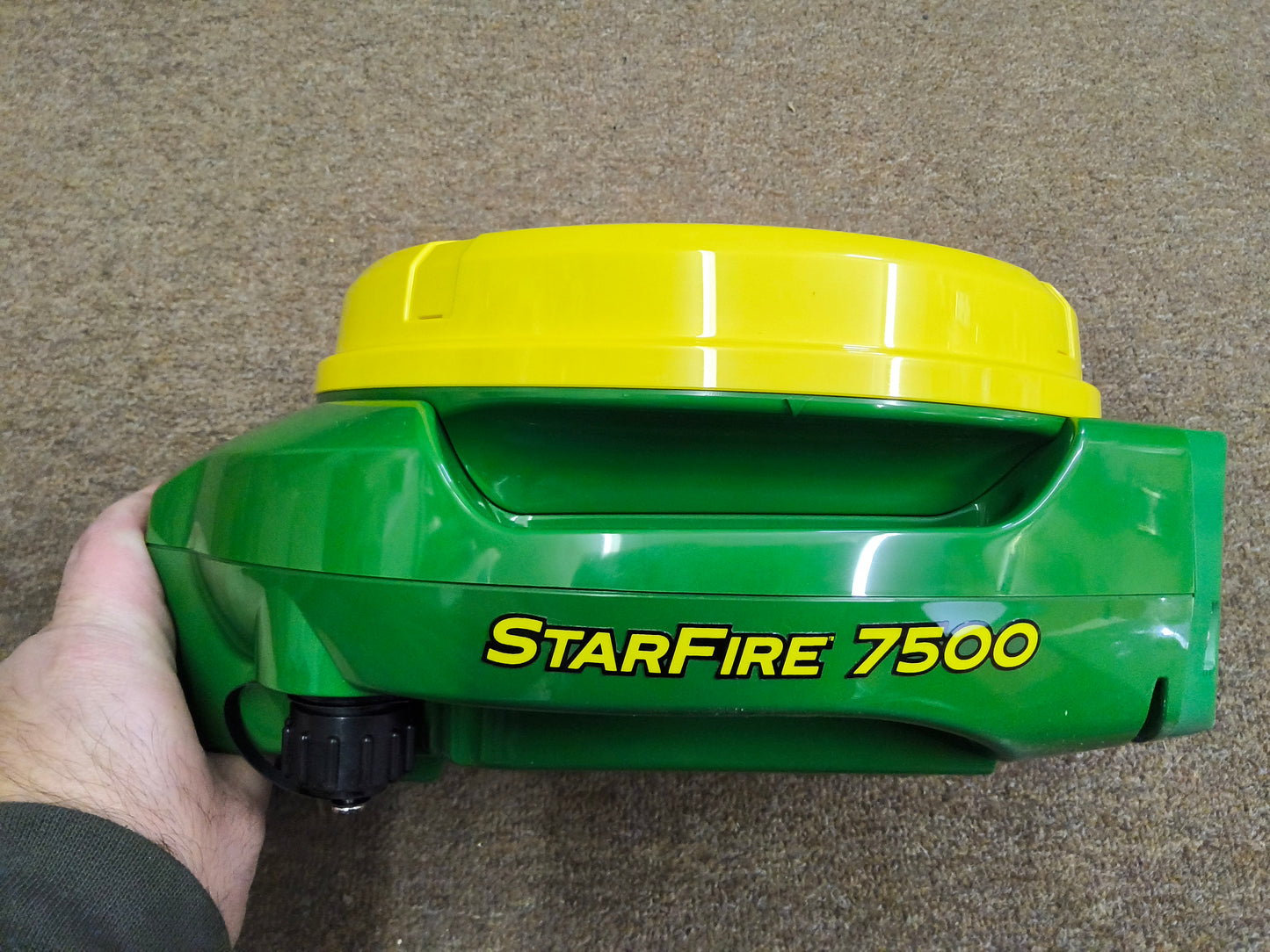 John Deere StarFire™ 7500 Universal GPS Receiver