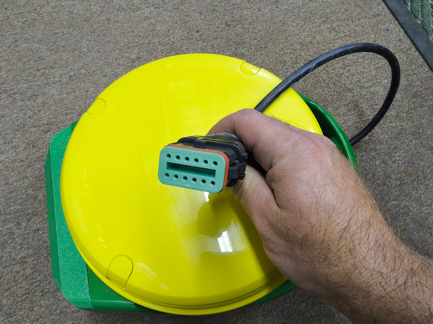 John Deere StarFire™ 7500 Universal GPS Receiver