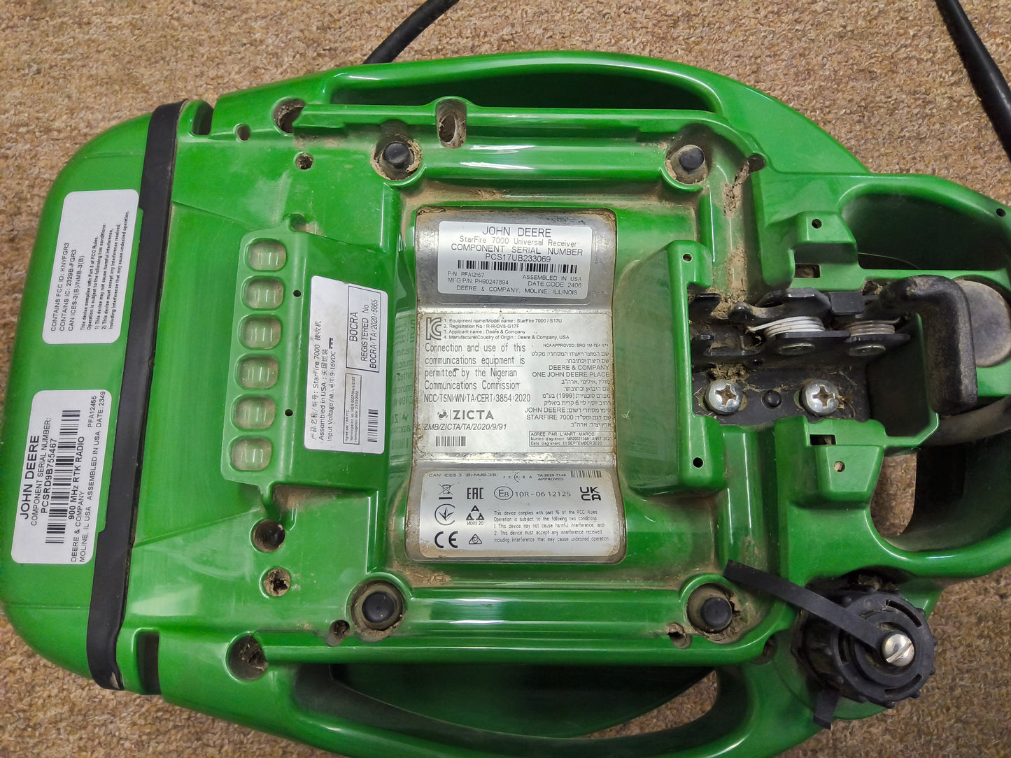 John Deere StarFire™ 7000 Universal GPS Receiver