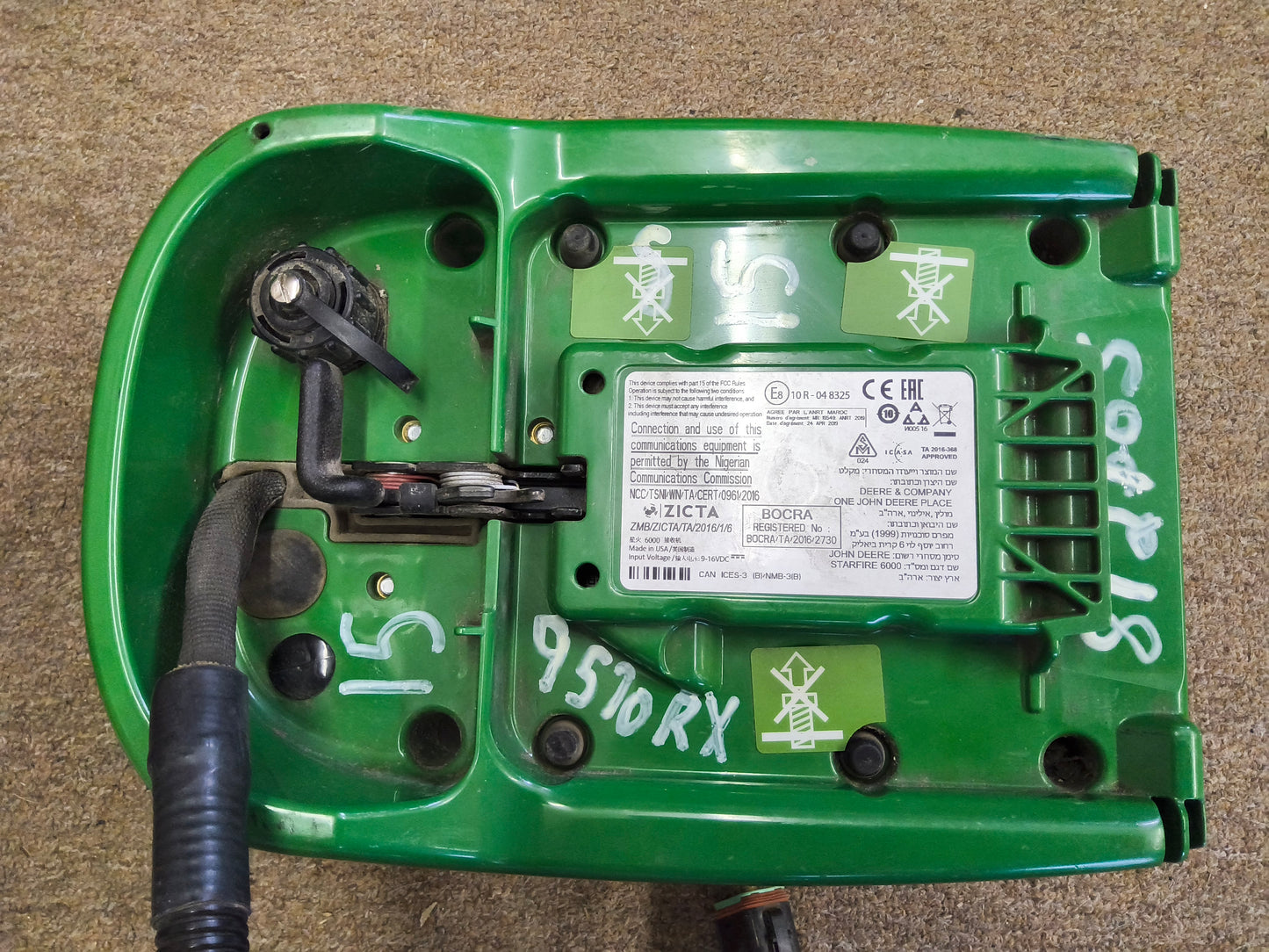 John Deere StarFire™ 6000 GPS Receiver