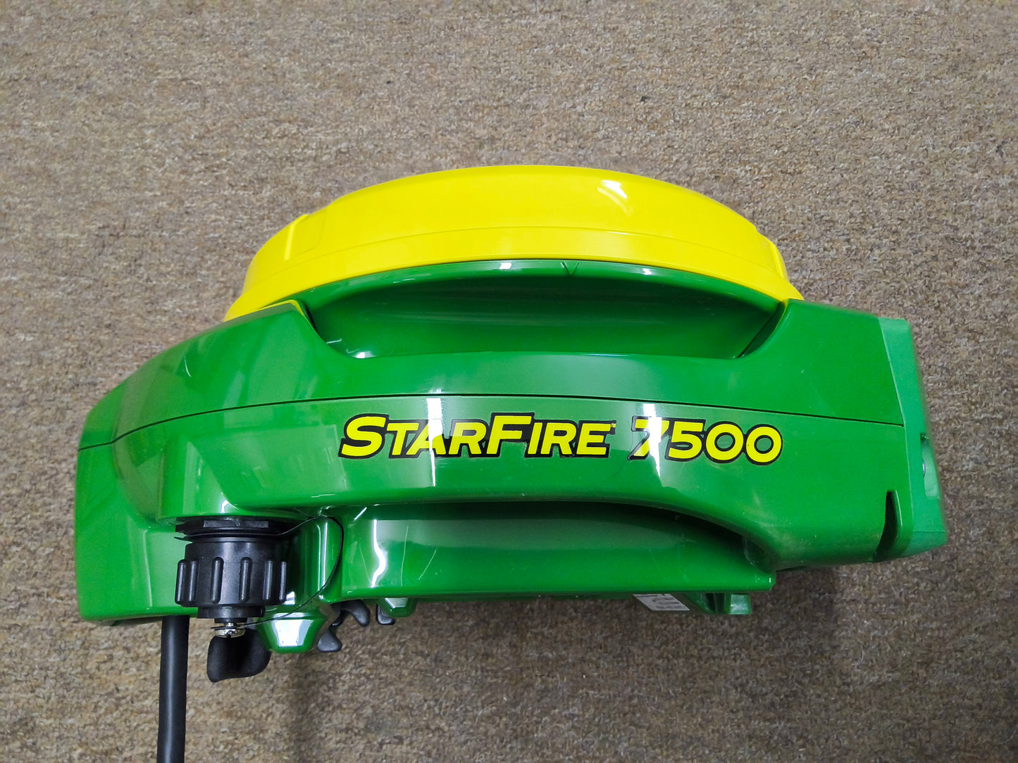John Deere StarFire™ 7500 Universal GPS Receiver