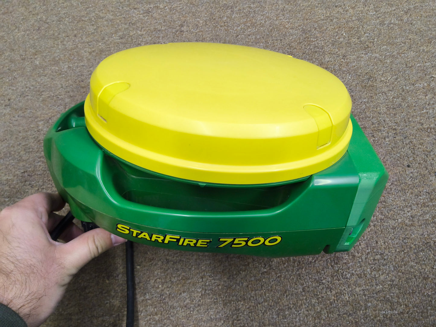 John Deere StarFire™ 7500 Universal GPS Receiver