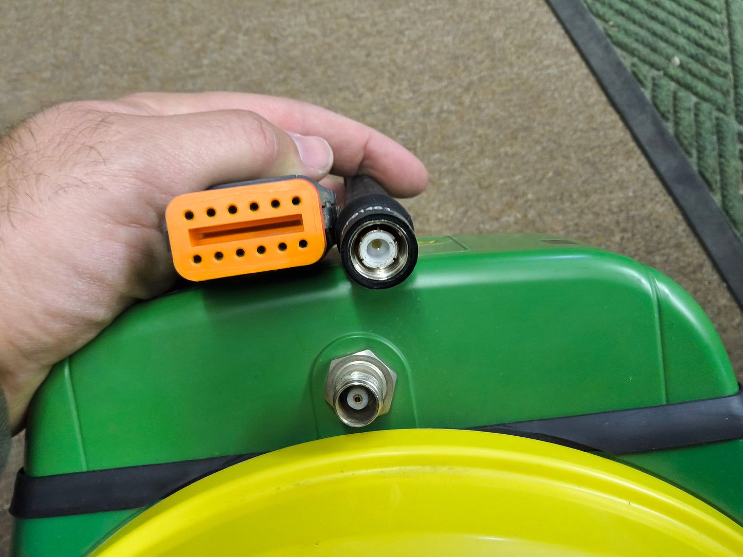 John Deere StarFire™ 7000 Universal GPS Receiver