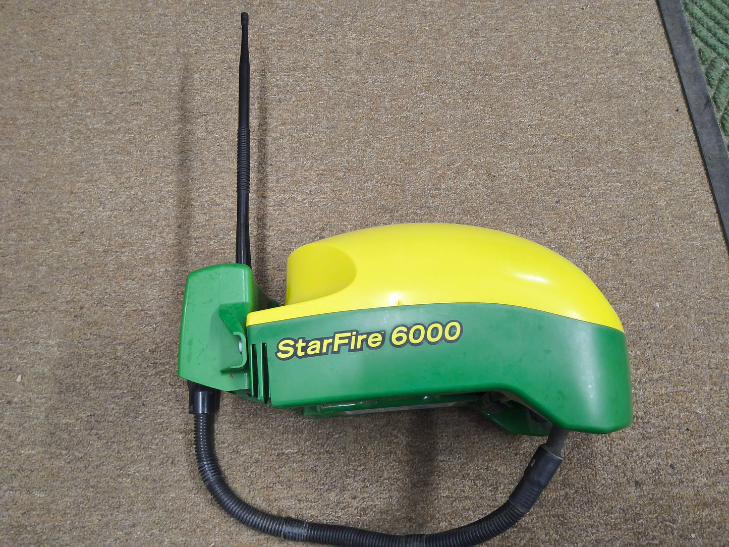 John Deere StarFire™ 6000 GPS Receiver