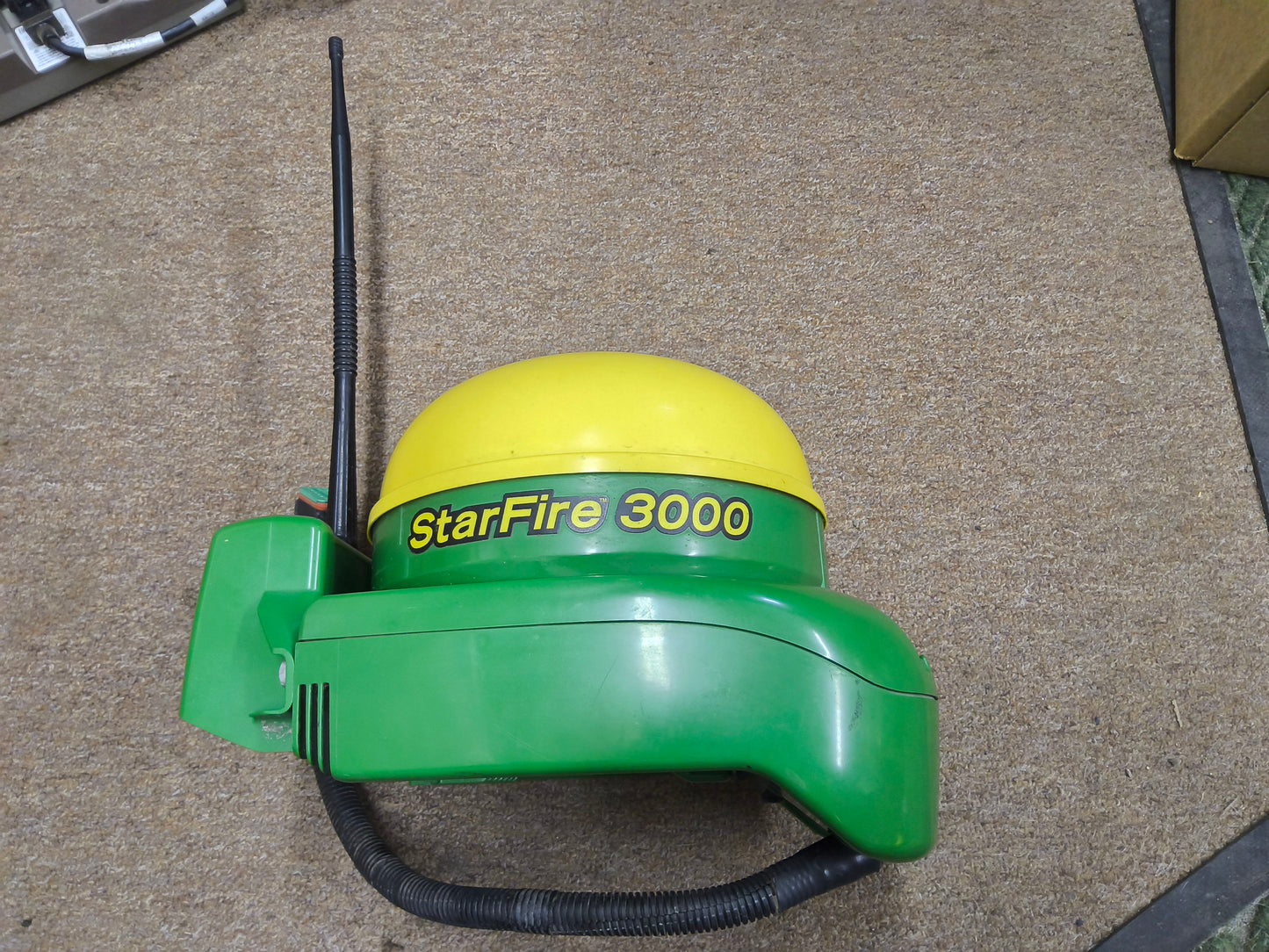 John Deere StarFire™ 3000 GPS Receiver