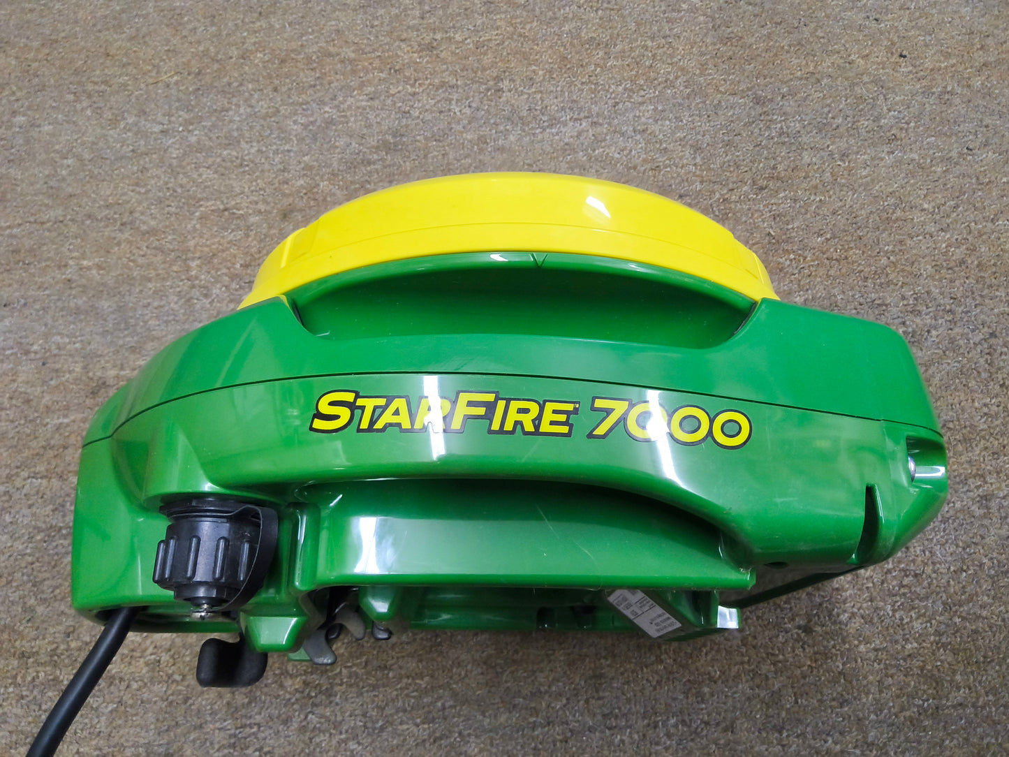 John Deere StarFire™ 7000 Universal GPS Receiver