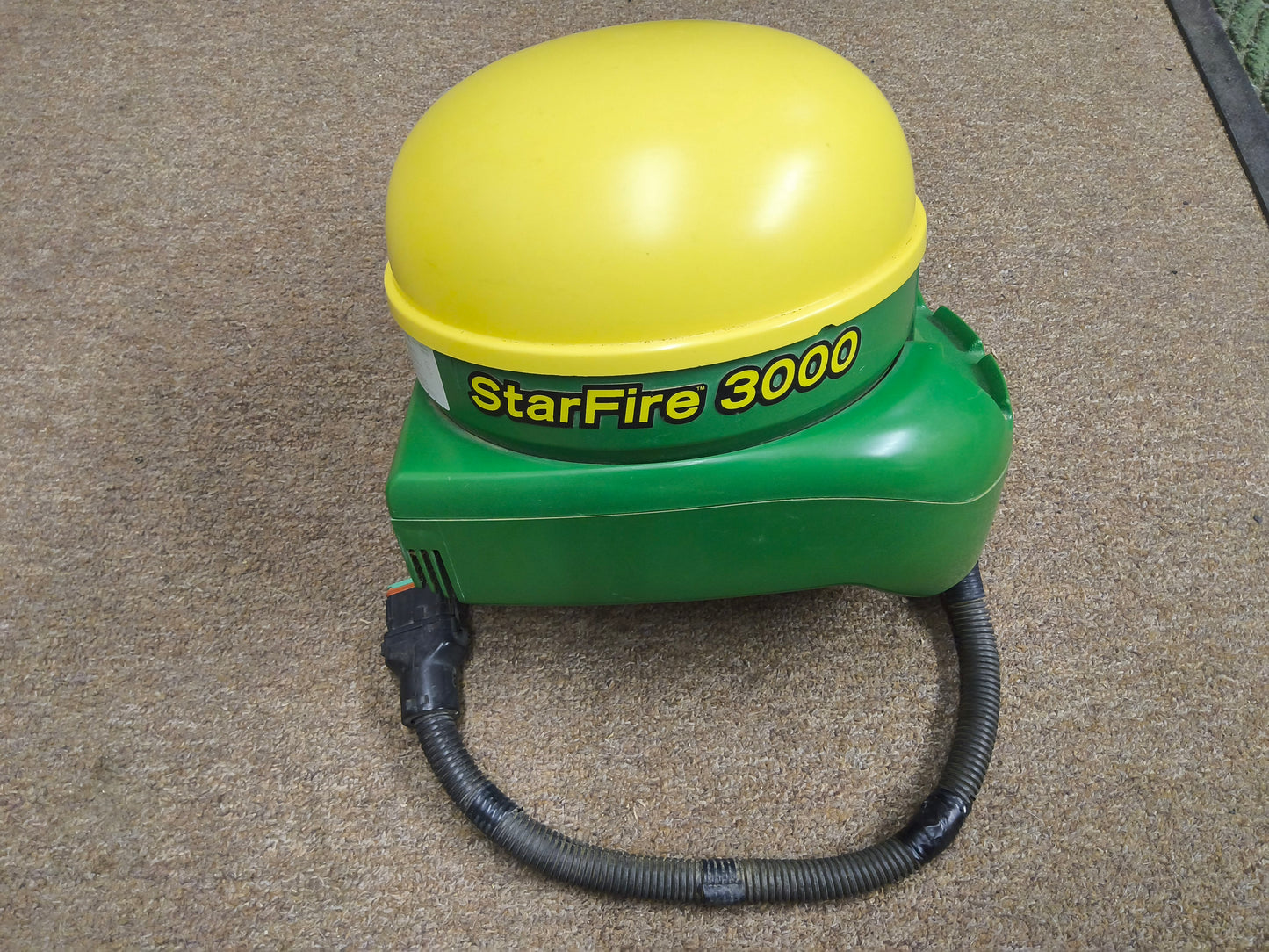 John Deere StarFire™ 3000 GPS Receiver