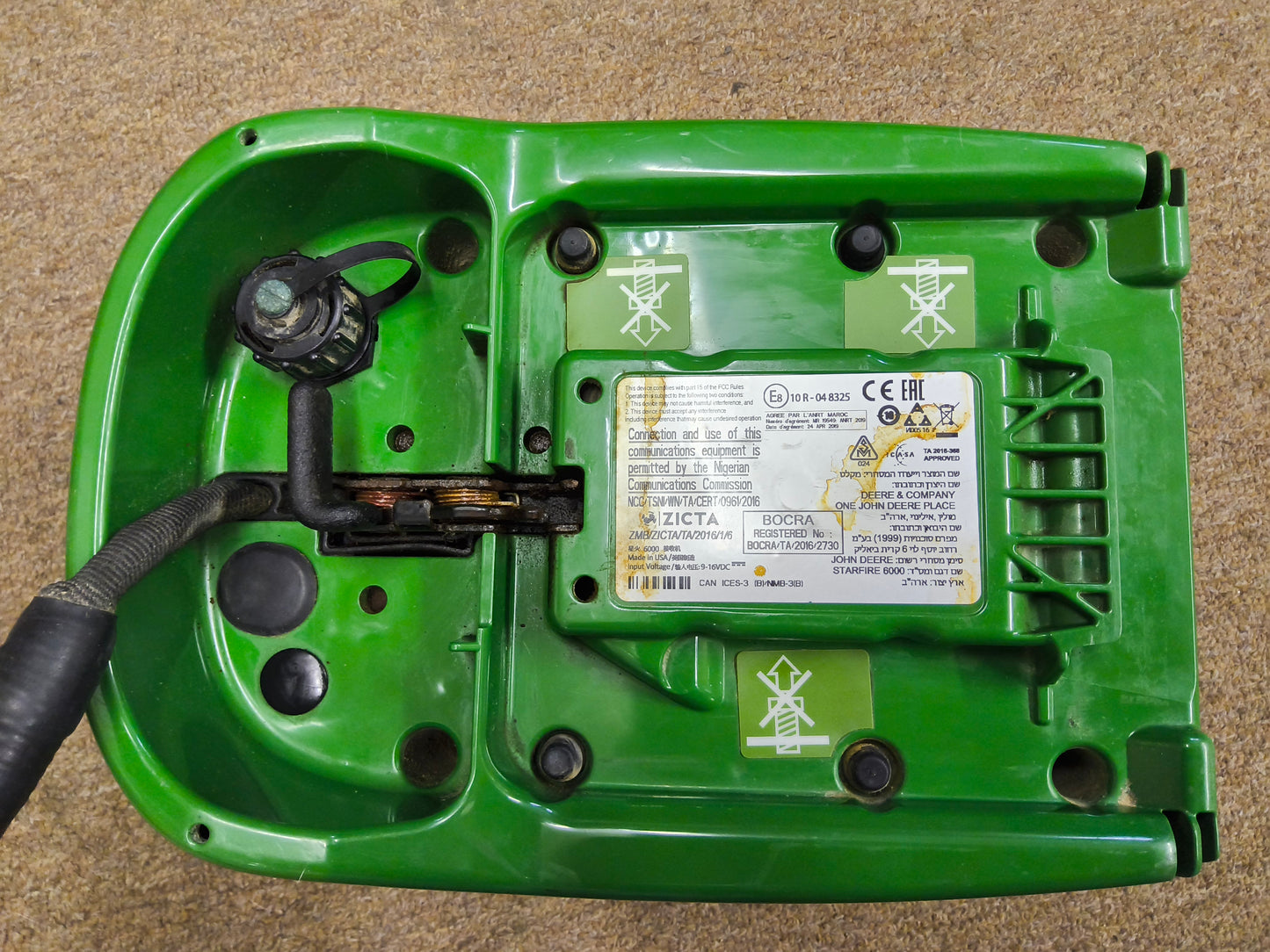 John Deere StarFire™ 6000 GPS Receiver