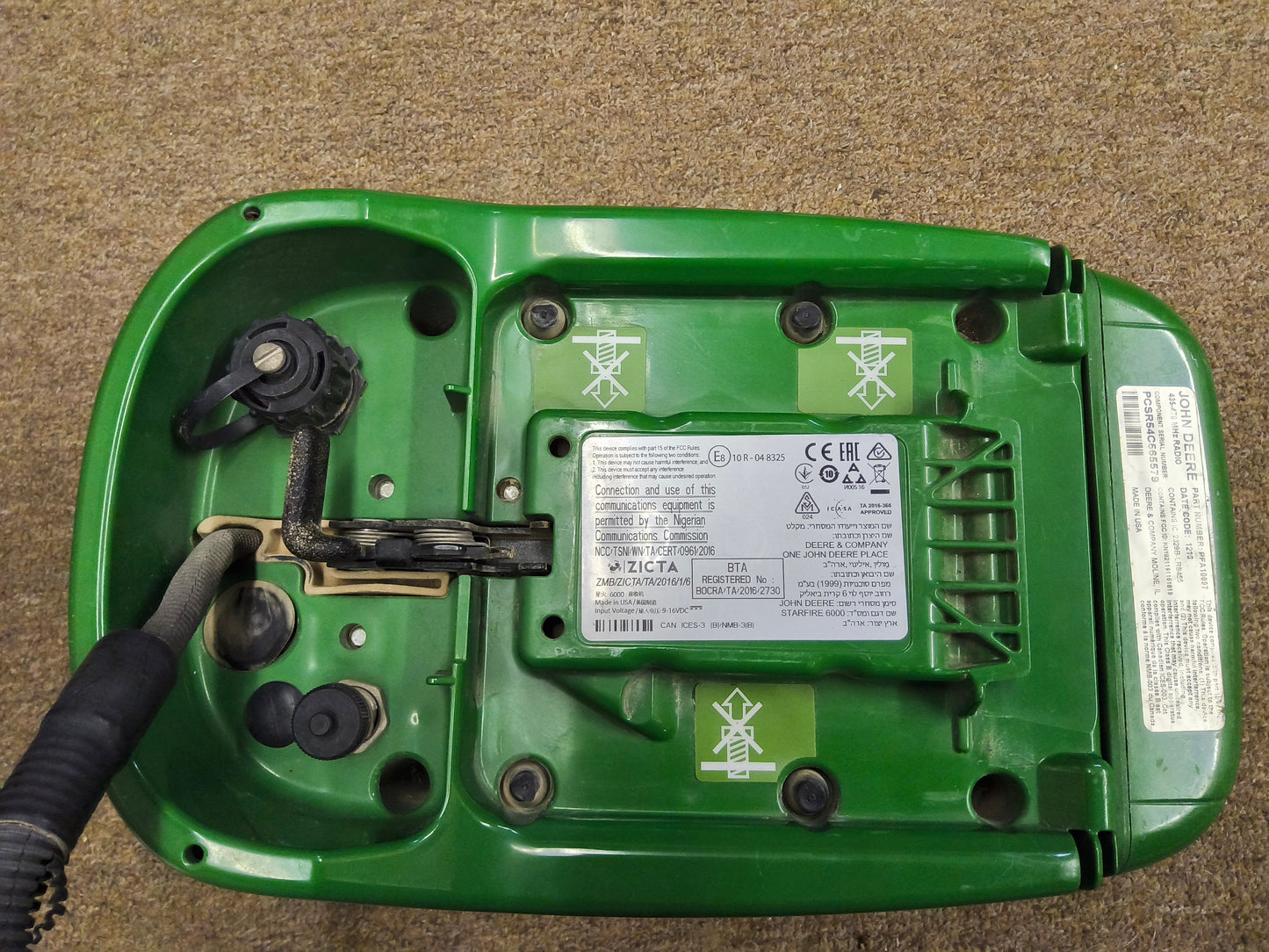 John Deere StarFire™ 6000 GPS Receiver