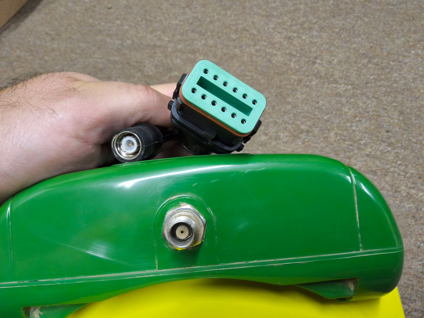 John Deere StarFire™ 6000 GPS Receiver