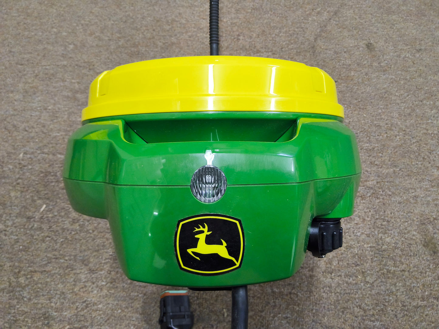 John Deere StarFire™ 7500 Universal GPS Receiver