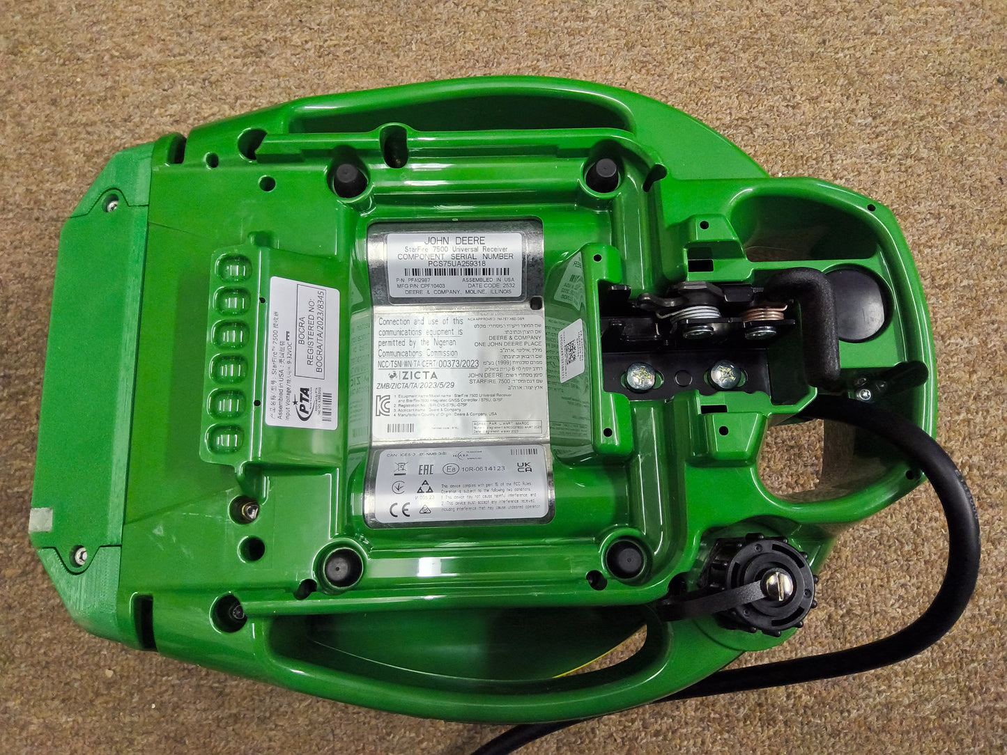 John Deere StarFire™ 7500 Universal GPS Receiver