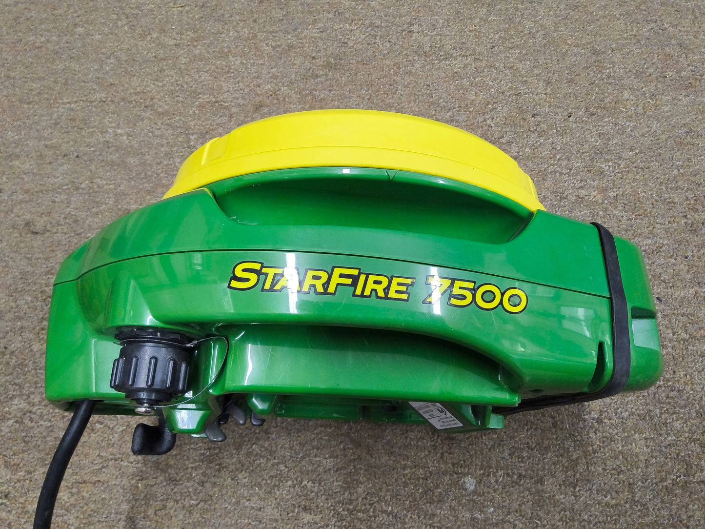 John Deere StarFire™ 7500 Universal GPS Receiver