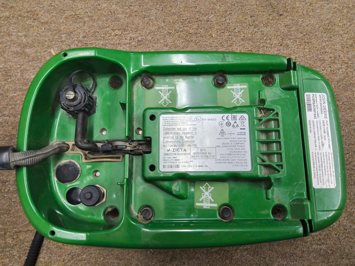 John Deere StarFire™ 6000 GPS Receiver