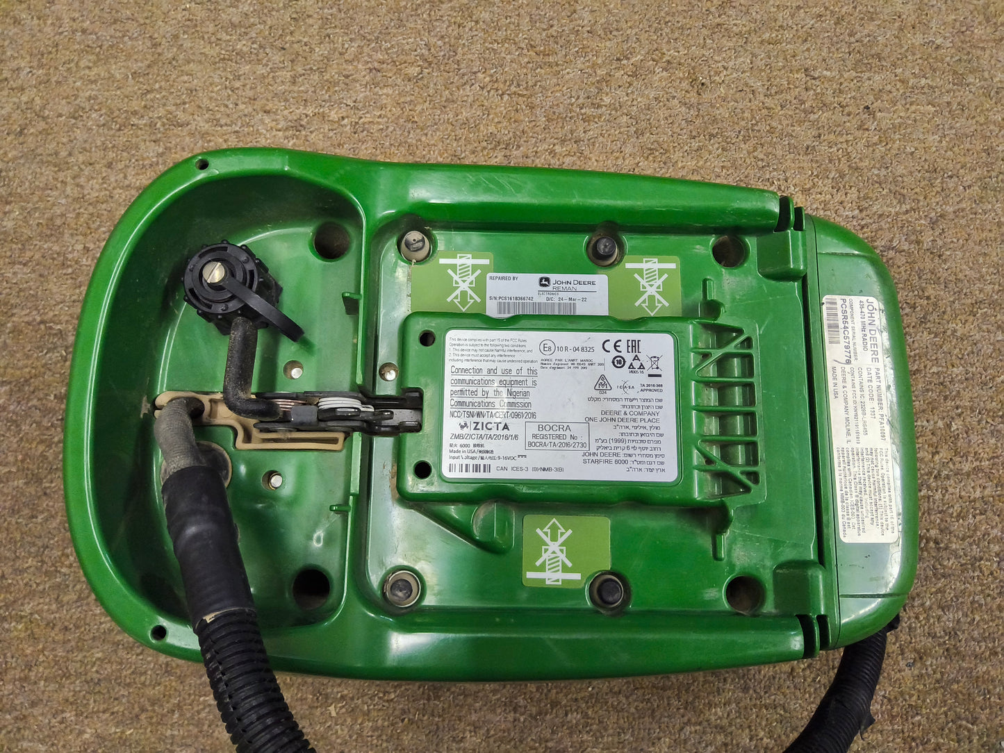 John Deere StarFire™ 6000 GPS Receiver