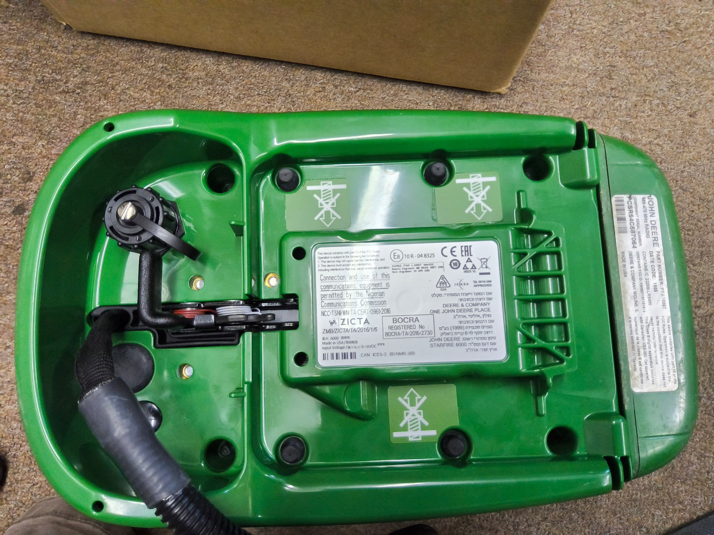 John Deere StarFire™ 6000 GPS Receiver