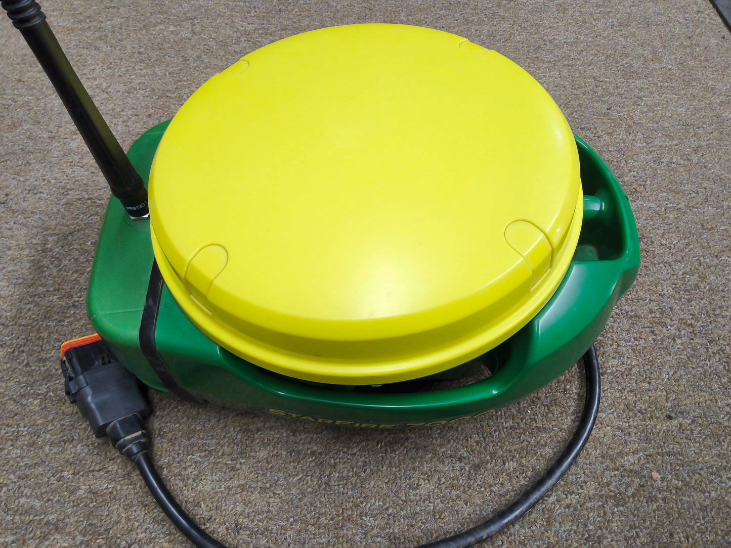 John Deere StarFire™ 7000 Universal GPS Receiver