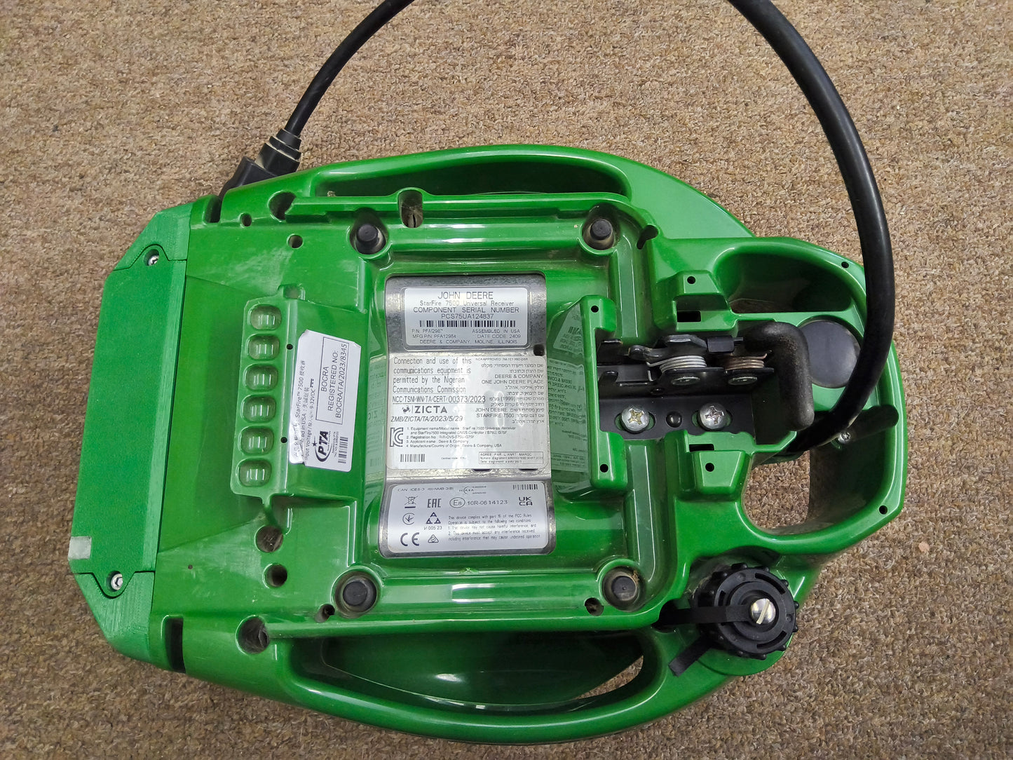 John Deere StarFire™ 7500 Universal GPS Receiver