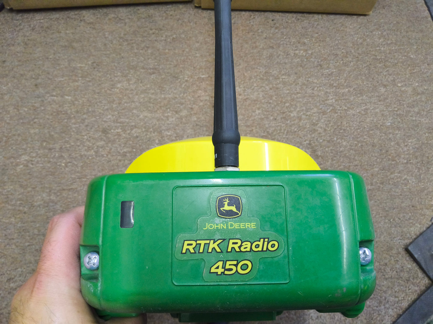 John Deere StarFire™ 6000 GPS Receiver