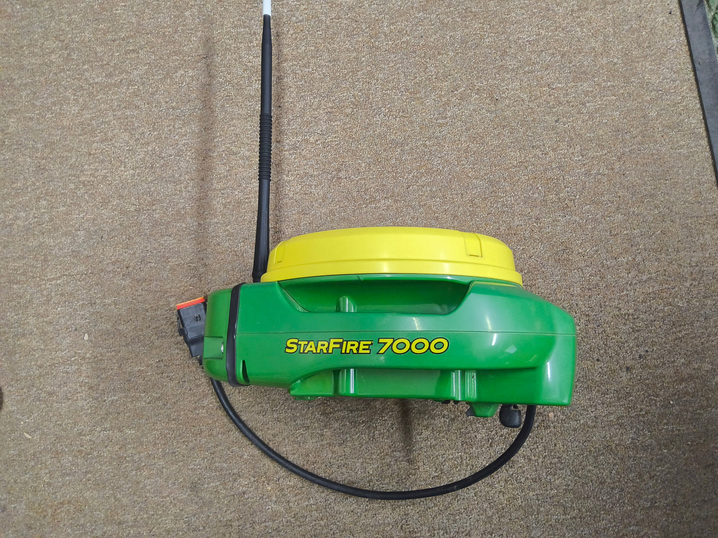 John Deere StarFire™ 7000 Universal GPS Receiver