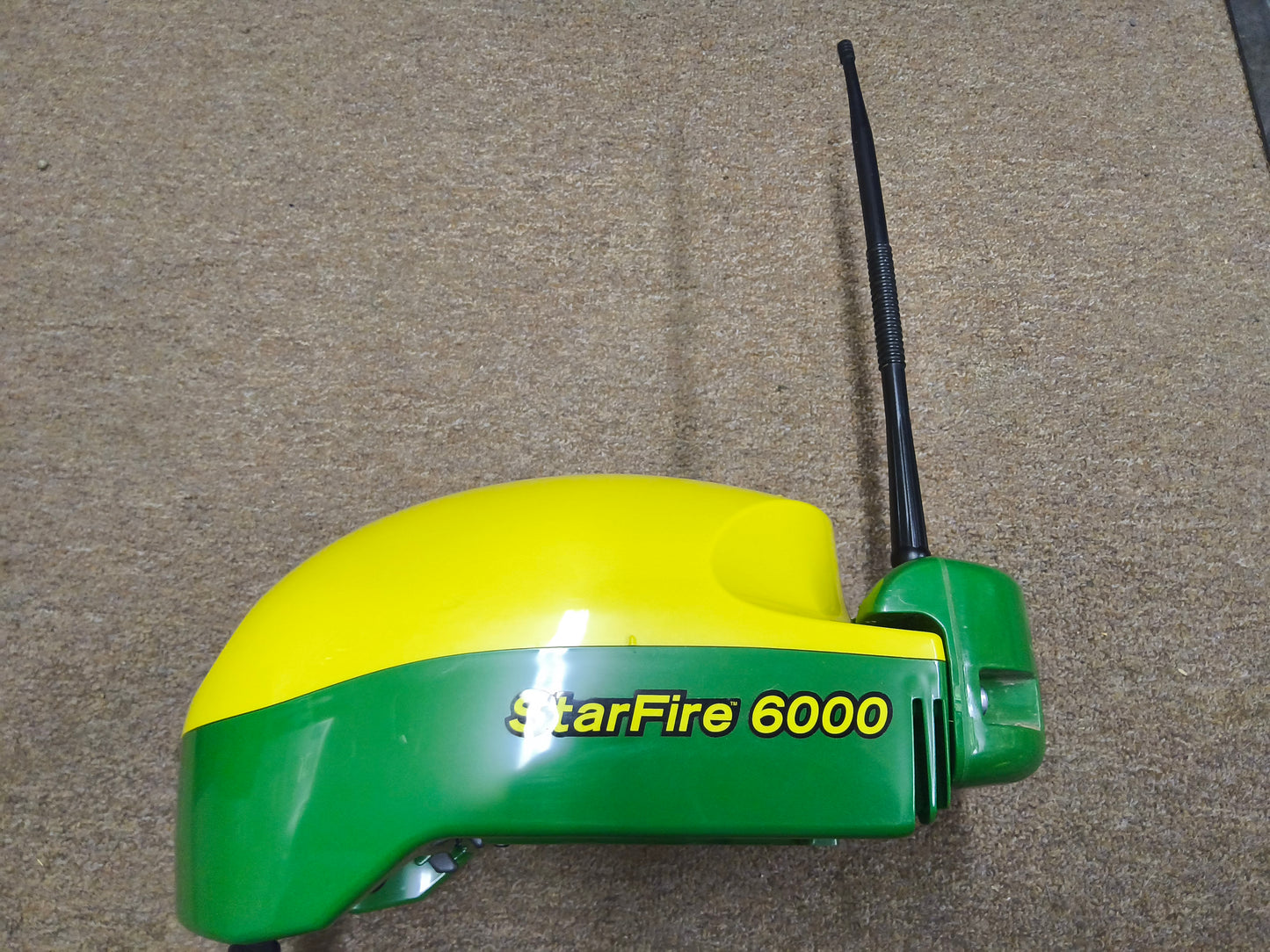 John Deere StarFire™ 6000 GPS Receiver