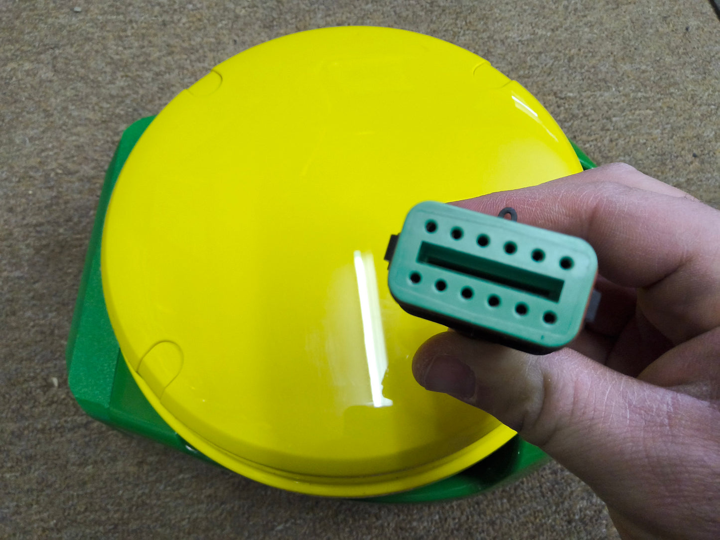 John Deere StarFire™ 7500 Universal GPS Receiver