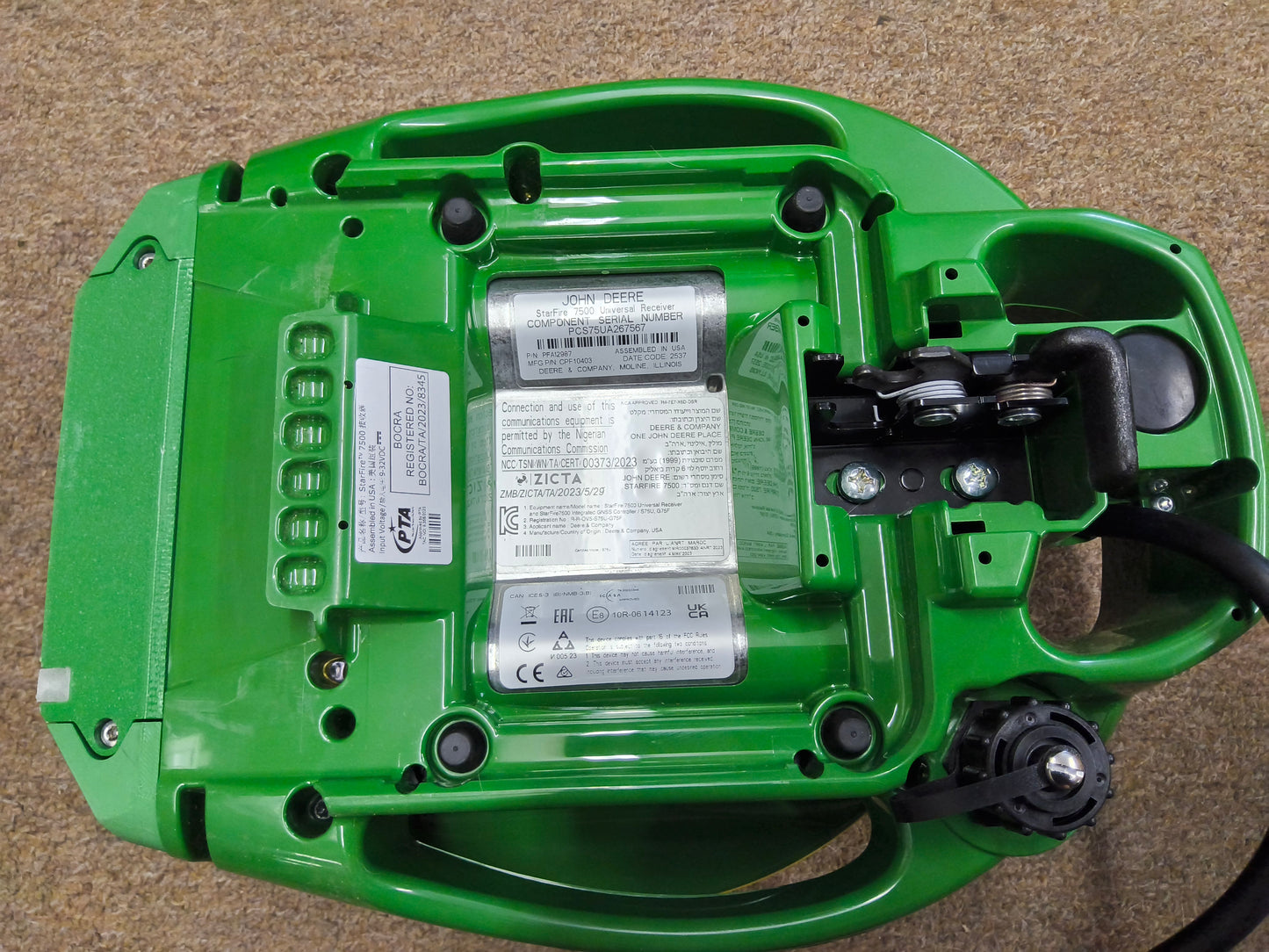 John Deere StarFire™ 7500 Universal GPS Receiver