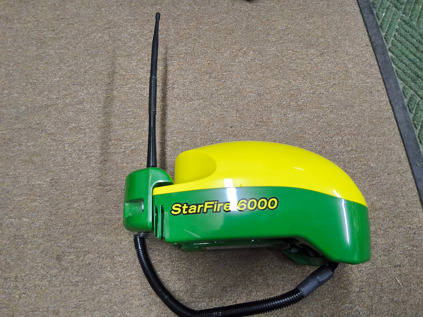 John Deere StarFire™ 6000 GPS Receiver