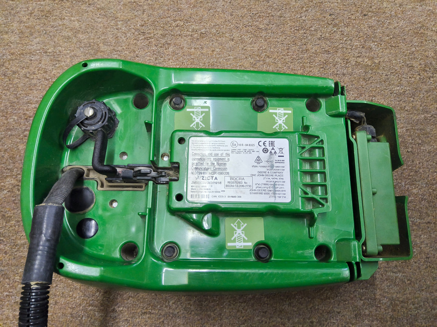 John Deere StarFire™ 6000 GPS Receiver