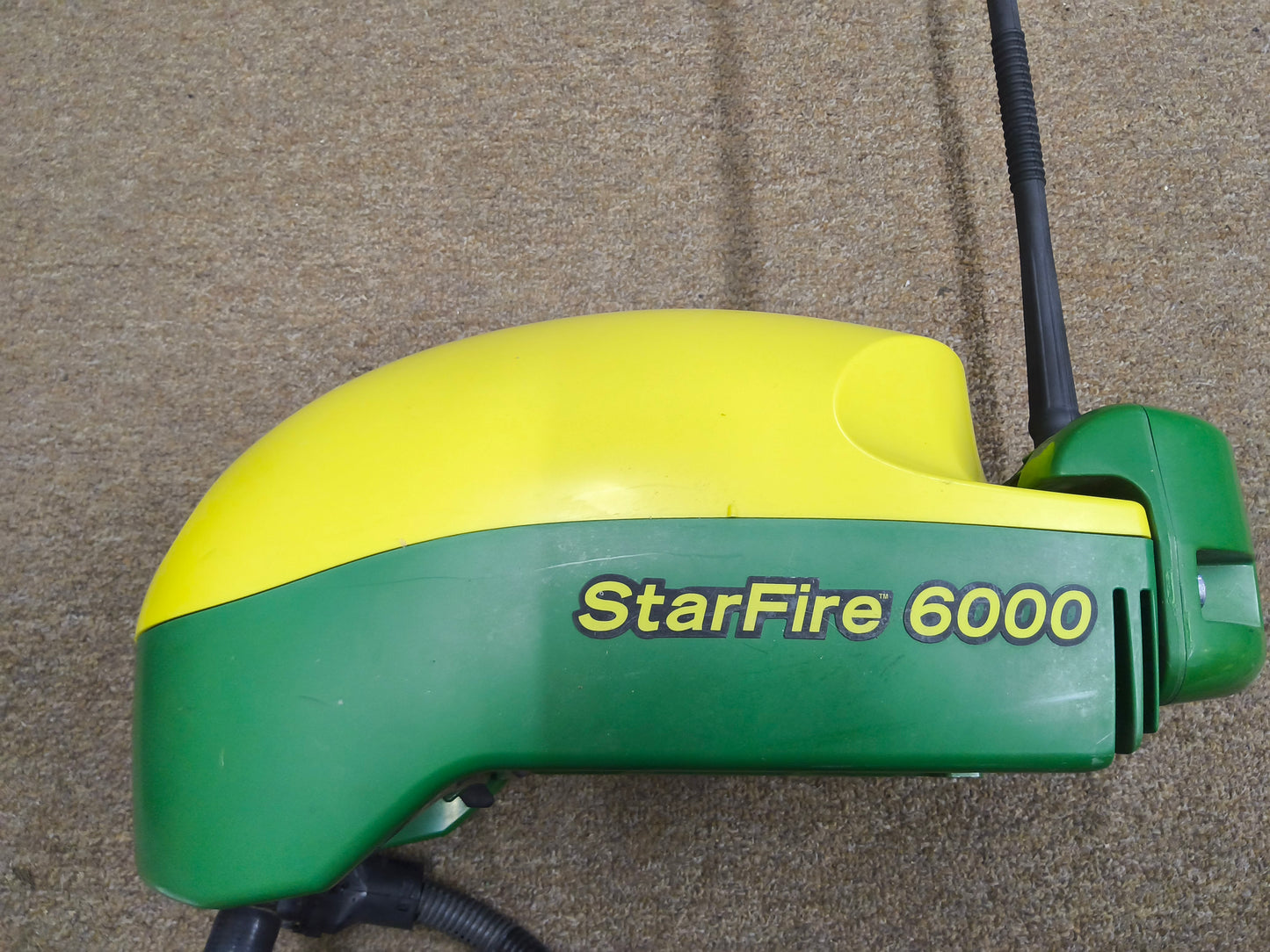 John Deere StarFire™ 6000 GPS Receiver