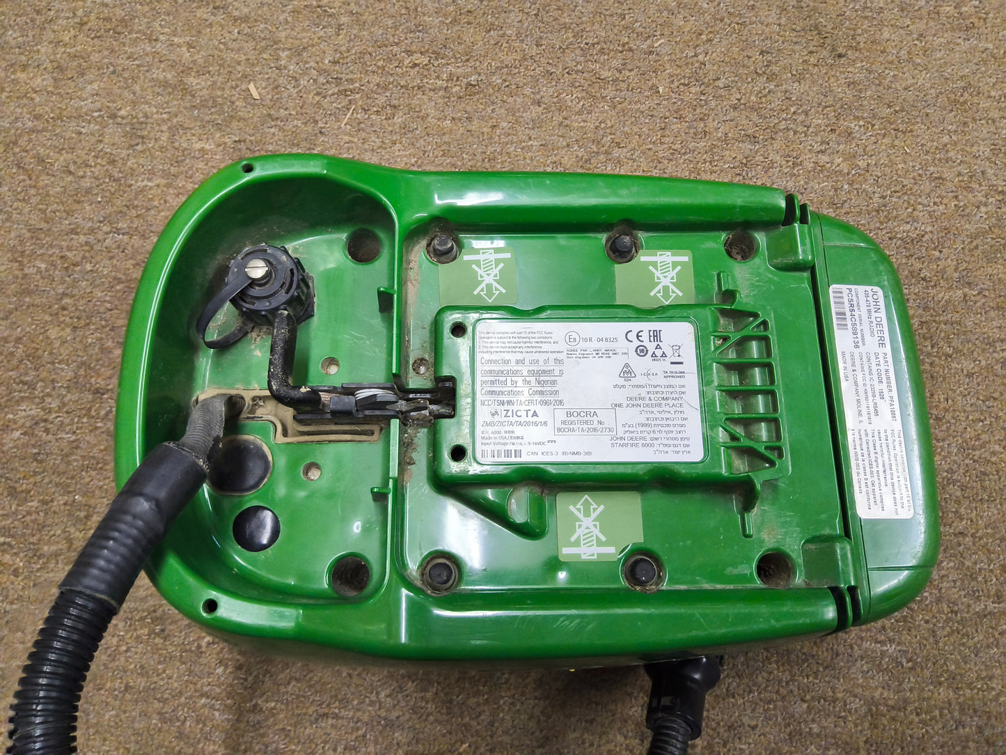 John Deere StarFire™ 6000 GPS Receiver