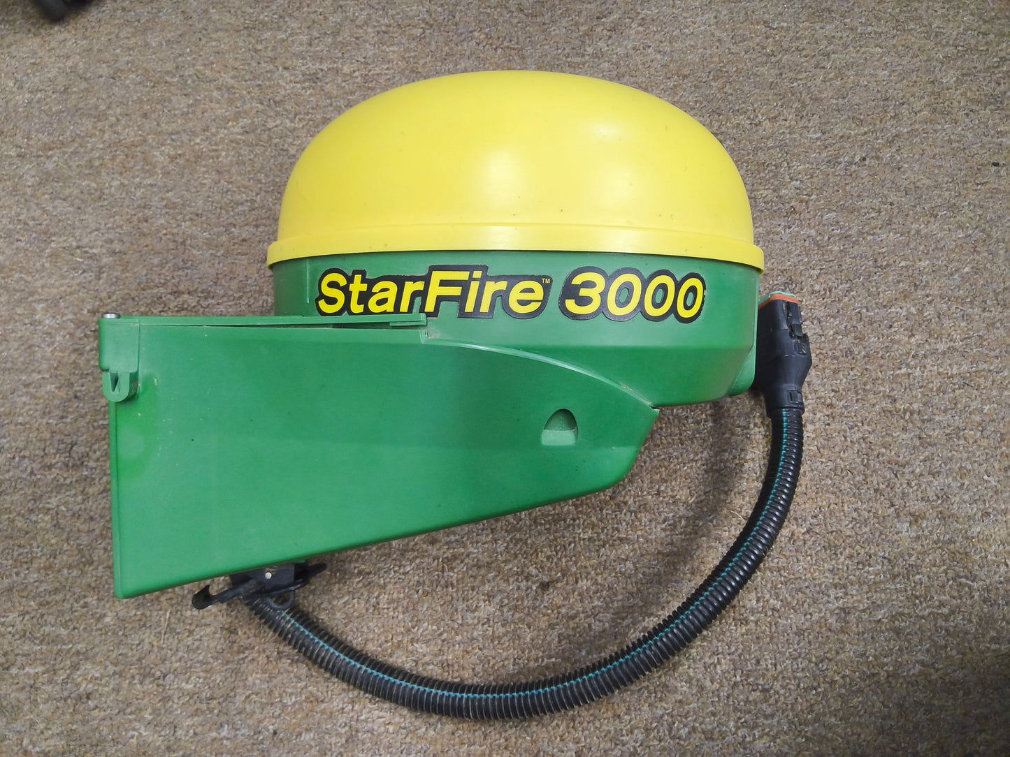 John Deere StarFire™ 3000 GPS Receiver