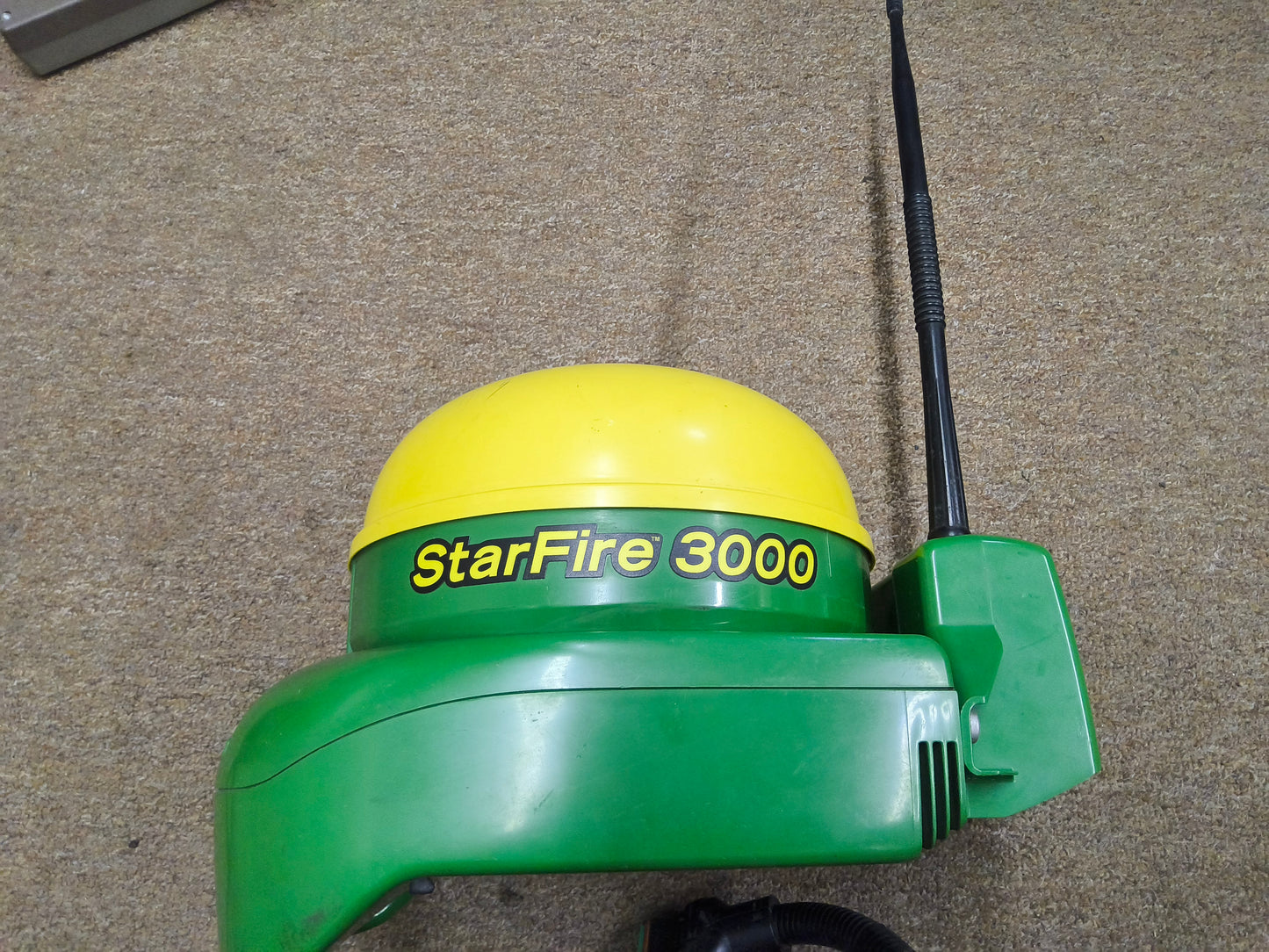 John Deere StarFire™ 3000 GPS Receiver