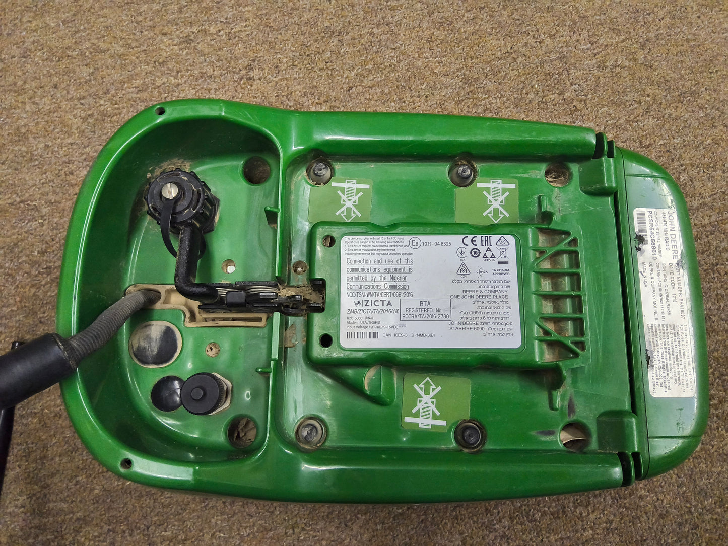 John Deere StarFire™ 6000 GPS Receiver