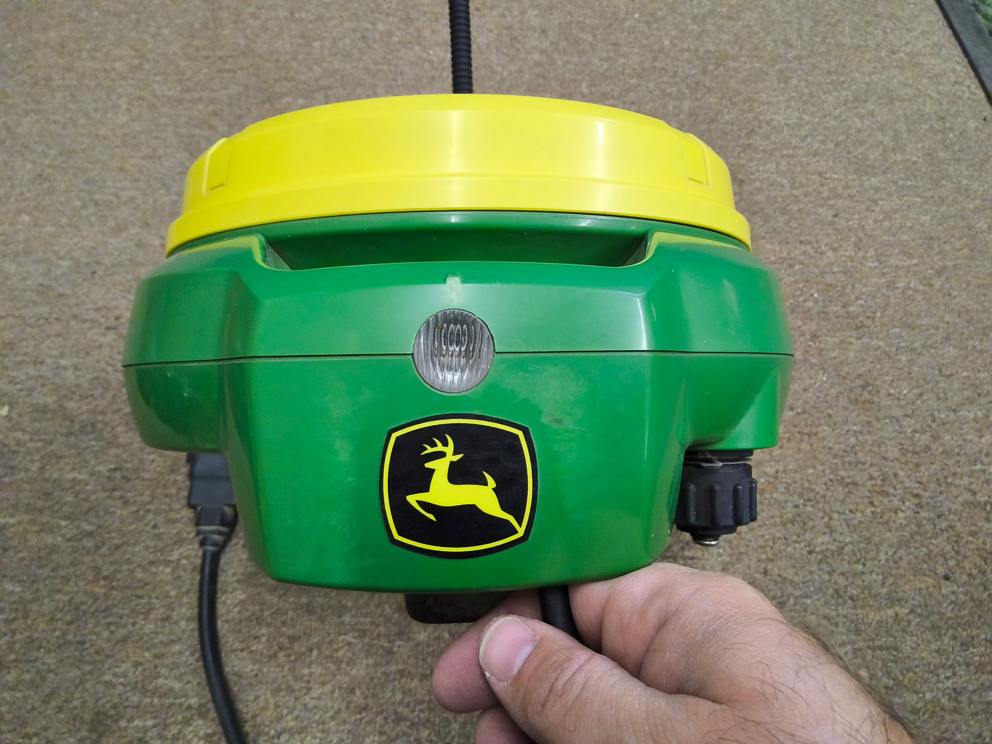 John Deere StarFire™ 7000 Universal GPS Receiver