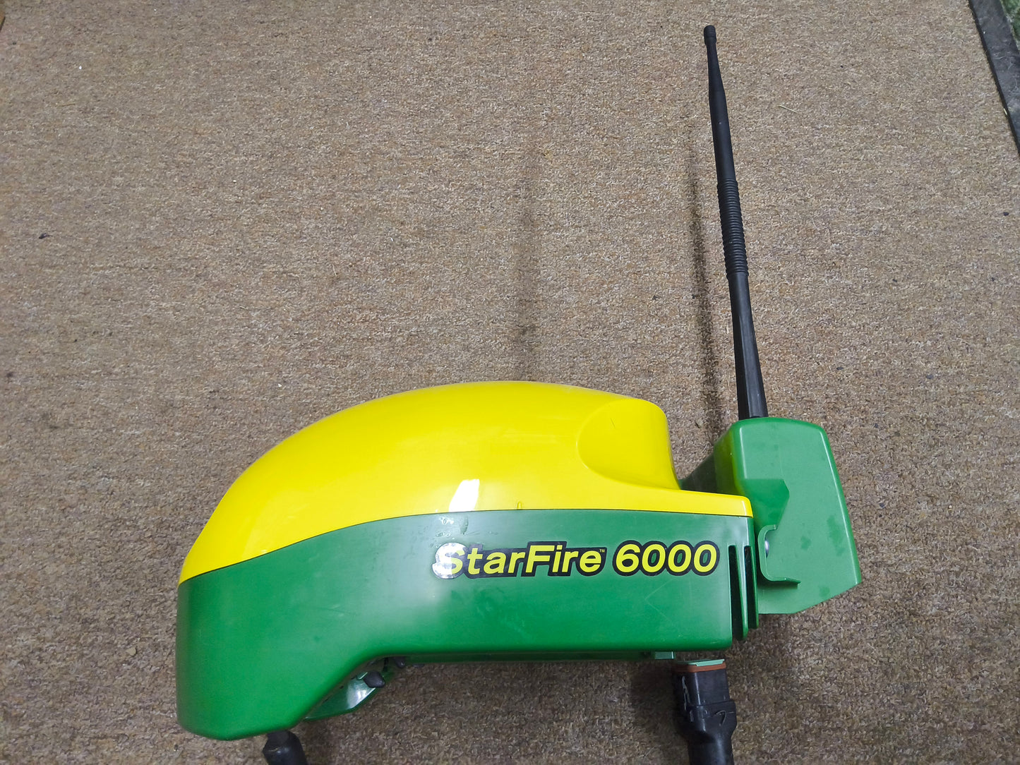 John Deere StarFire™ 6000 GPS Receiver