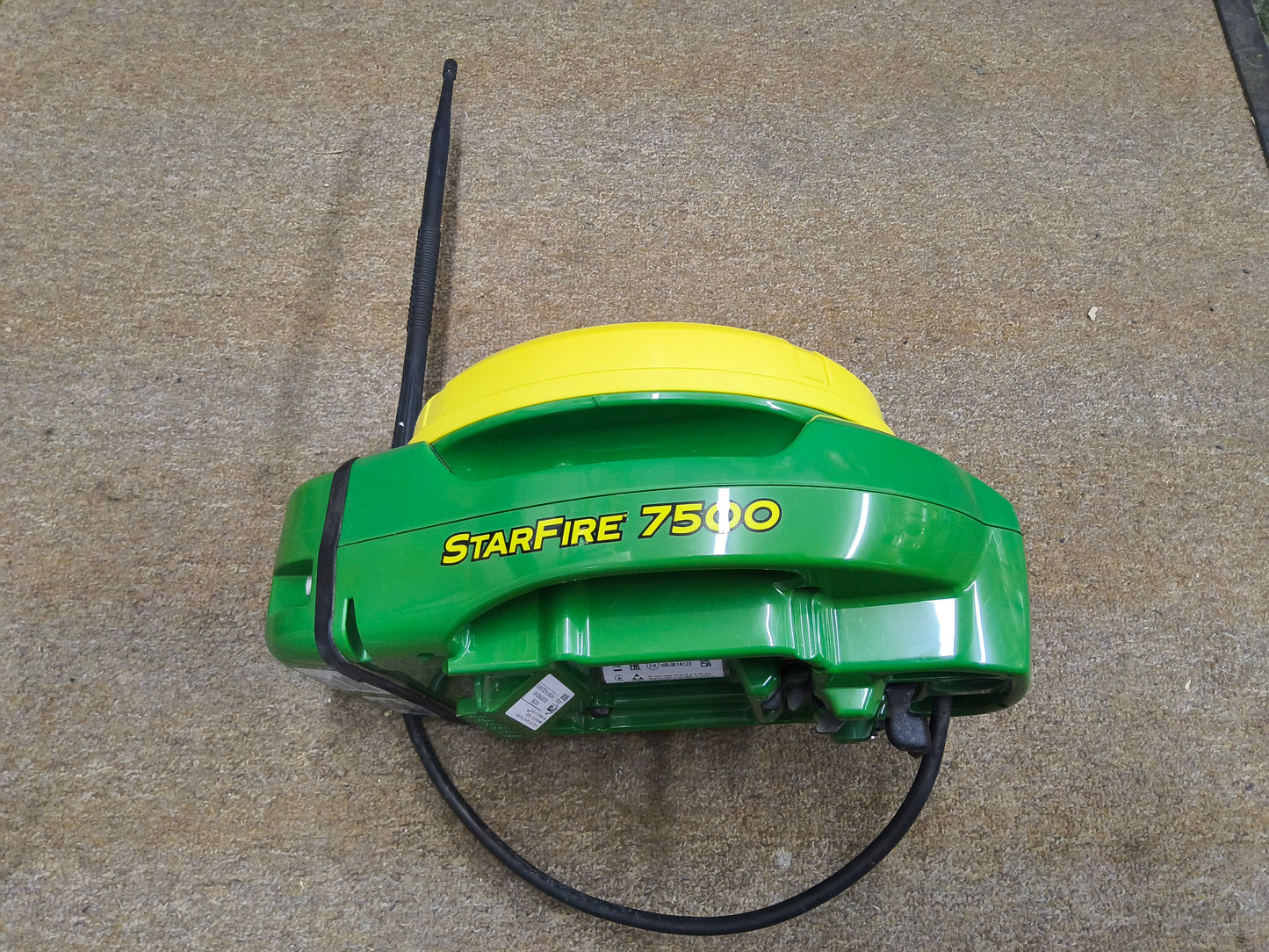 John Deere StarFire™ 7500 Universal GPS Receiver