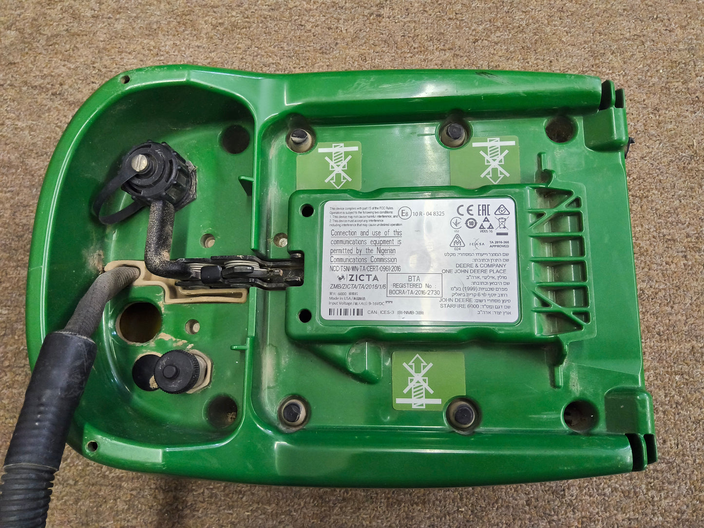 John Deere StarFire™ 6000 GPS Receiver