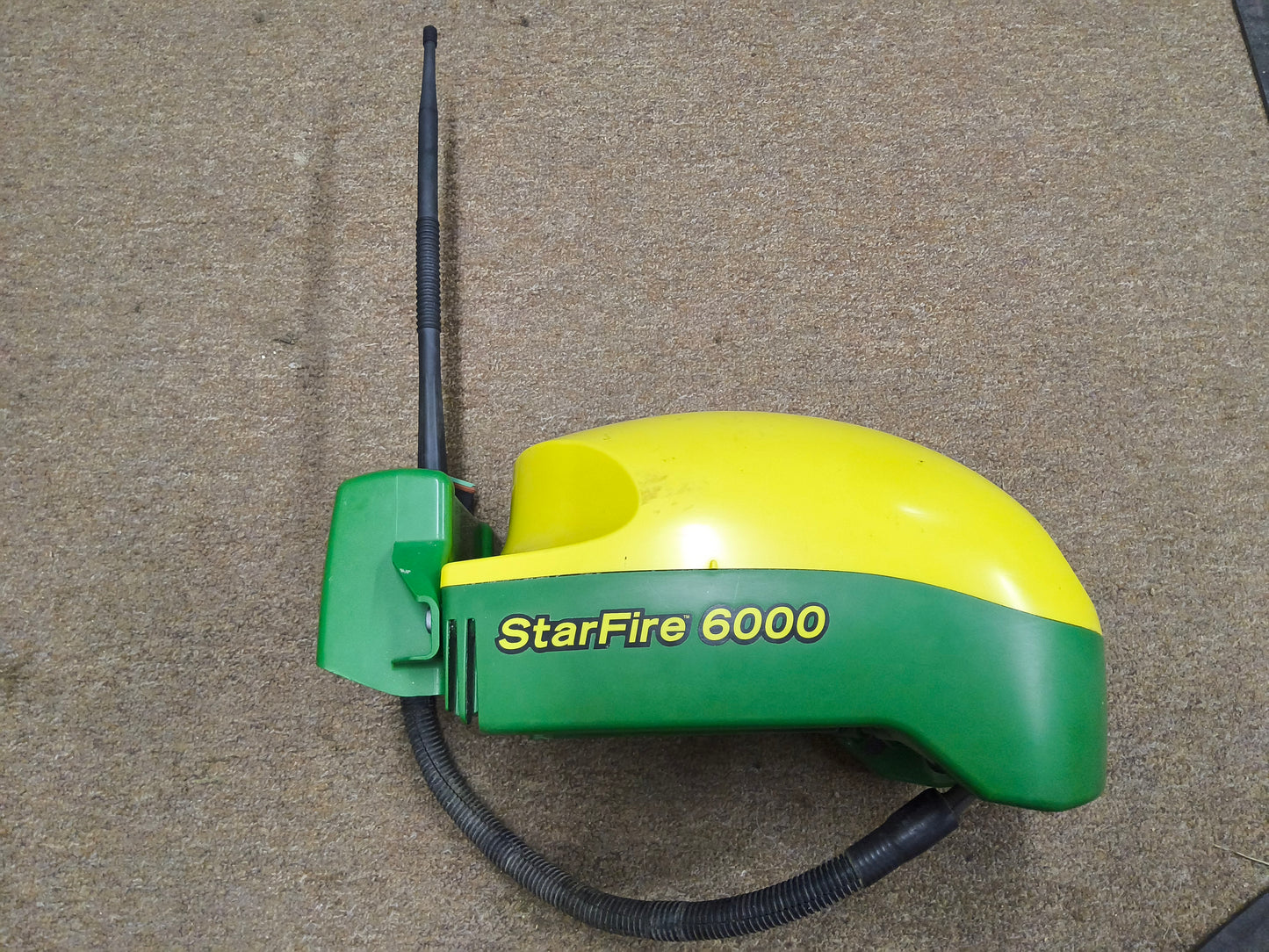 John Deere StarFire™ 6000 GPS Receiver