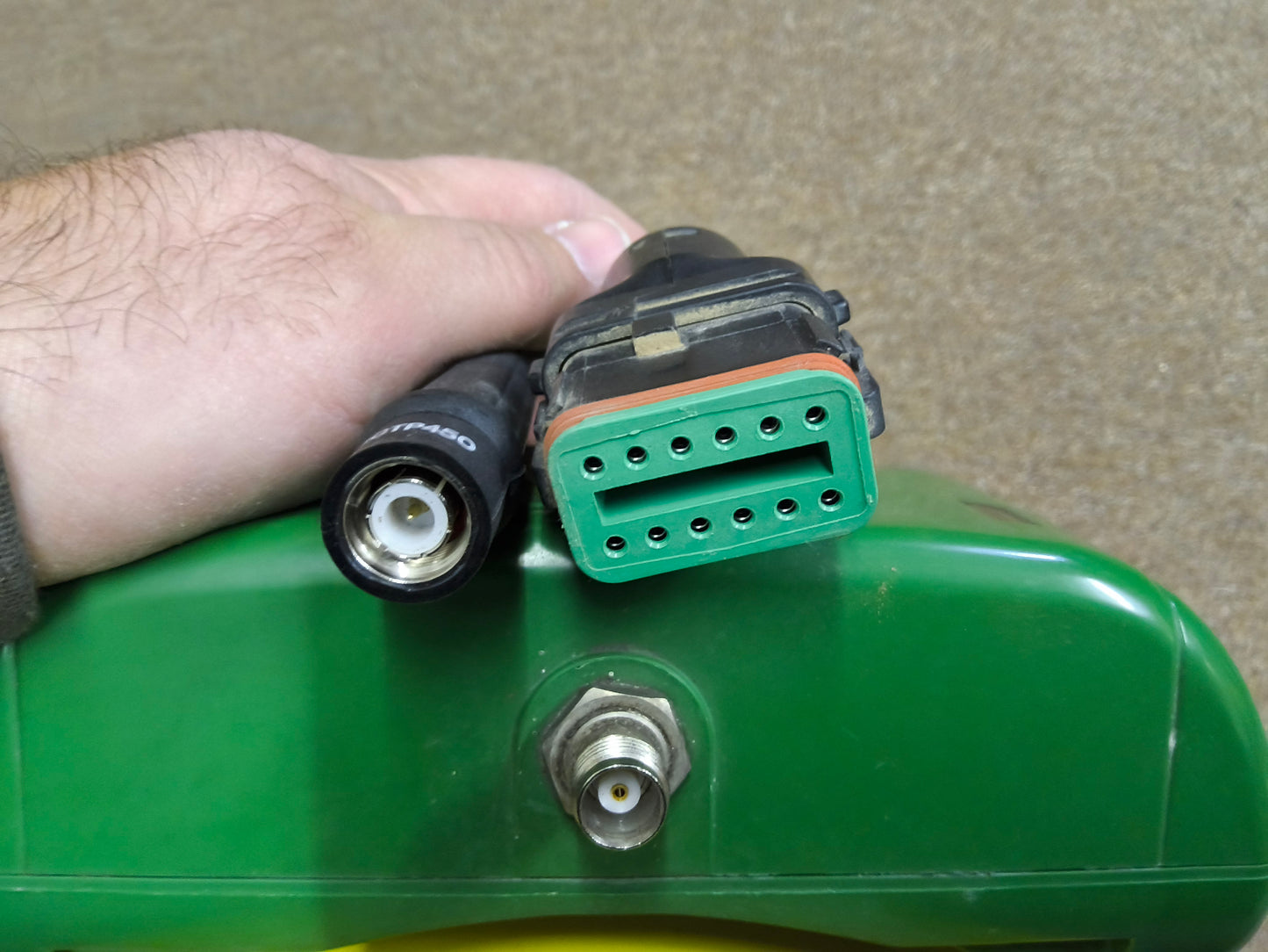 John Deere StarFire™ 6000 GPS Receiver