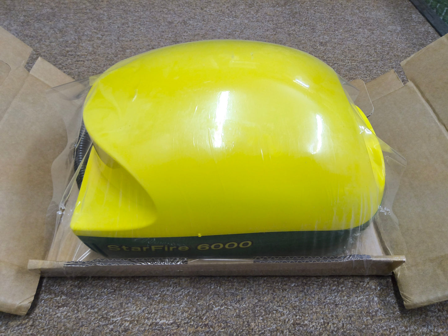 John Deere StarFire™ 6000 GPS Receiver