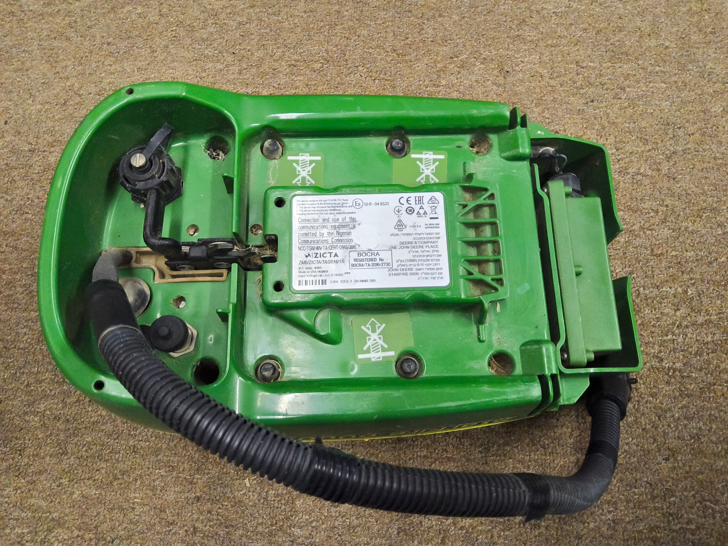 John Deere StarFire™ 6000 GPS Receiver