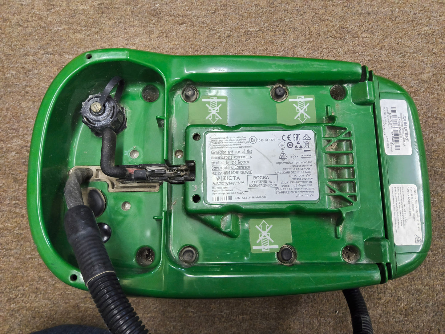 John Deere StarFire™ 6000 GPS Receiver