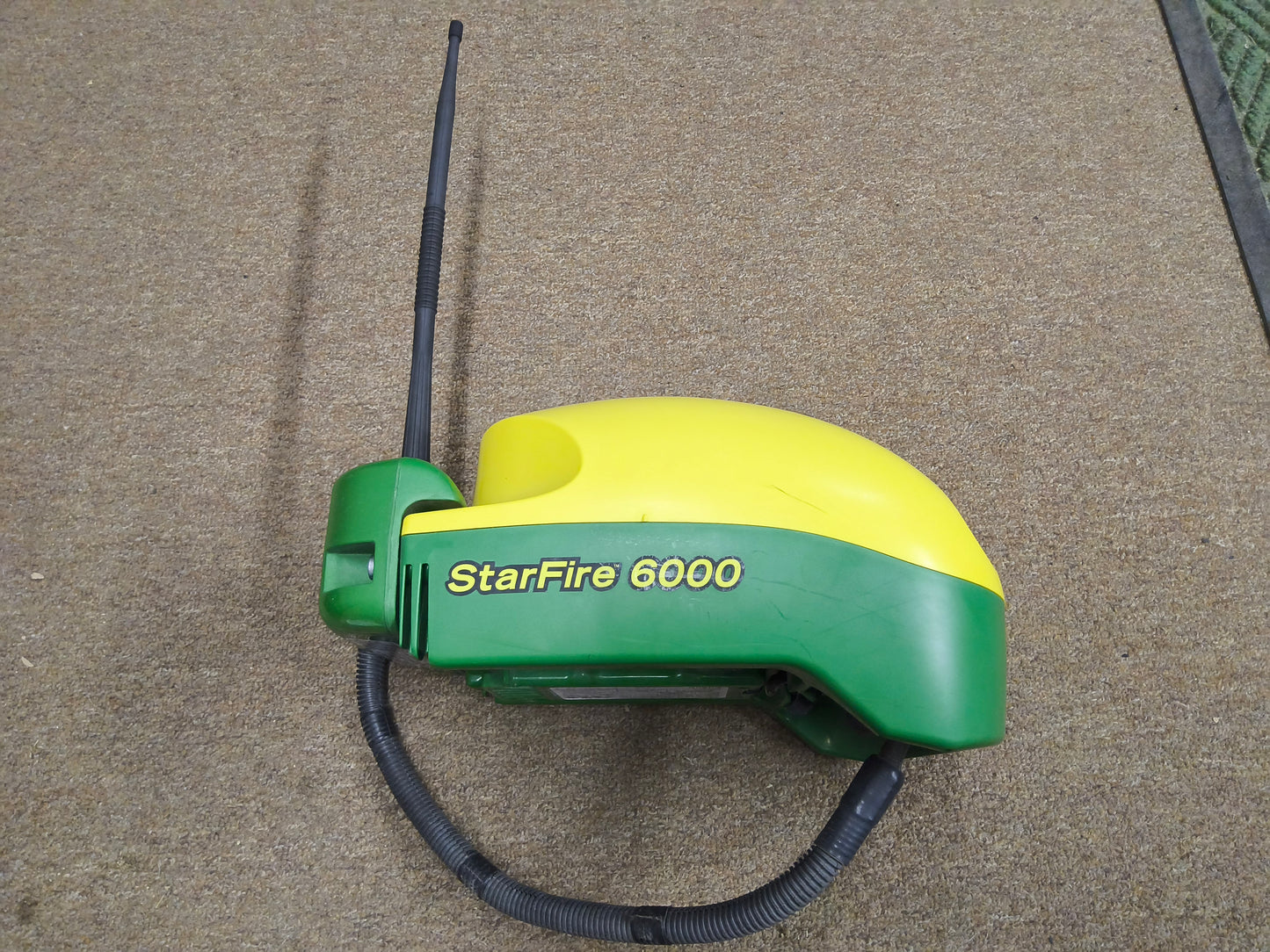 John Deere StarFire™ 6000 GPS Receiver