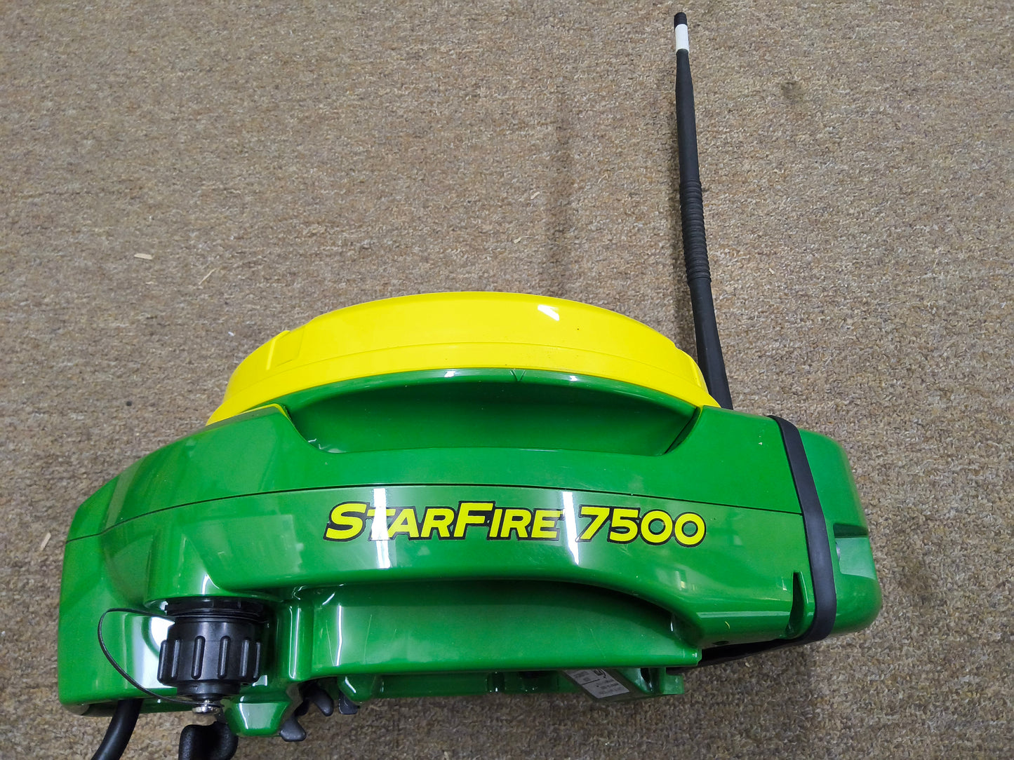 John Deere StarFire™ 7500 Universal GPS Receiver