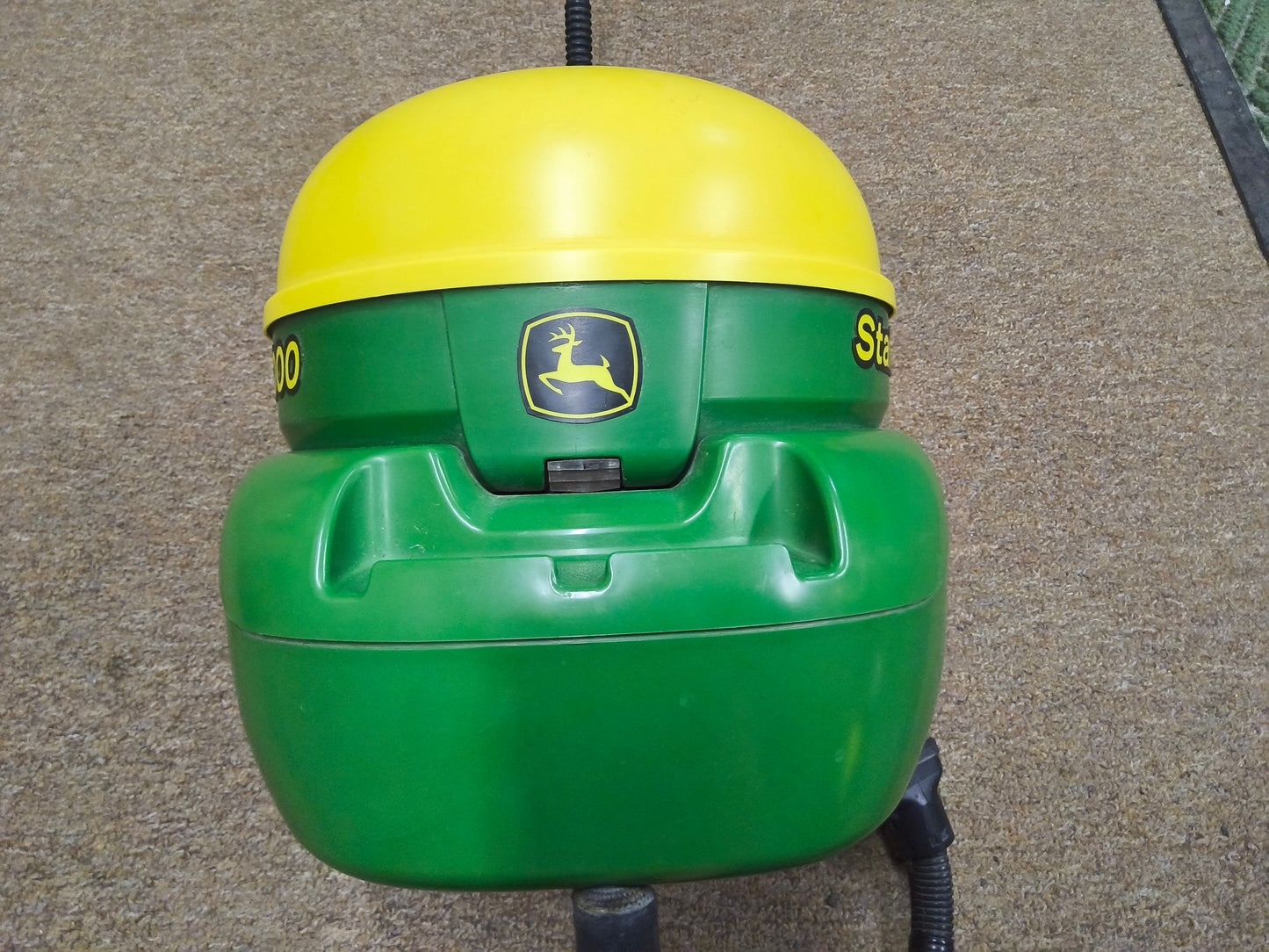 John Deere StarFire™ 3000 GPS Receiver